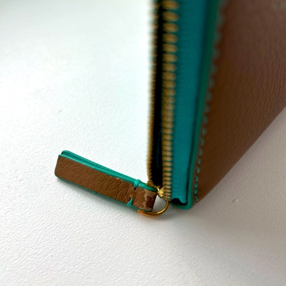 Marc by Marc Jacobs Travel Wallet - Picture 3 of 8